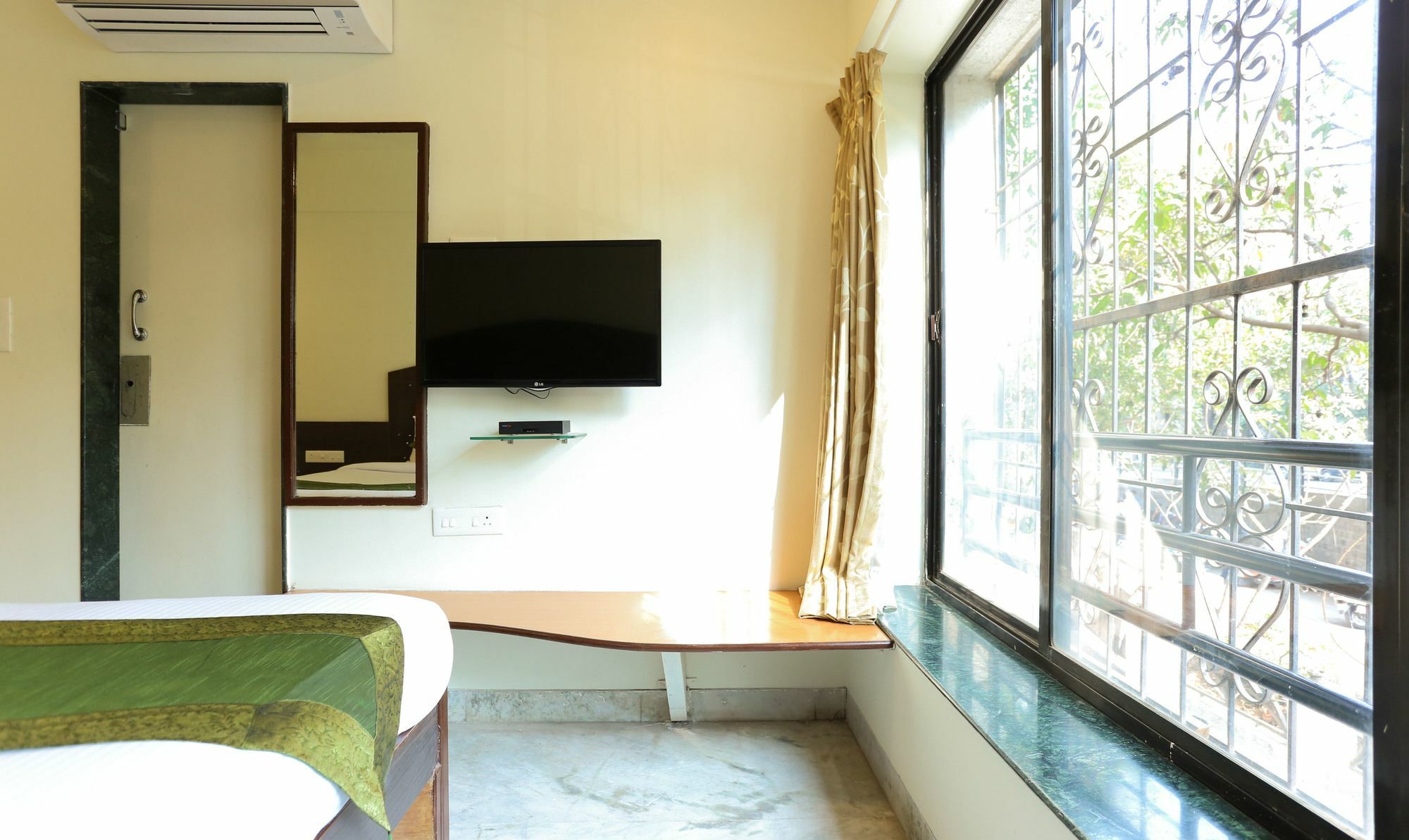 Itsy Hotels Hill View Ex Pune Exterior foto